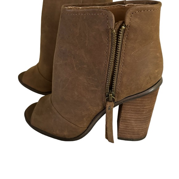 Kelsi Dagger Brooklyn
Womens Side Zip Block Heel Peep Toe Booties Brown Size 7.5 - Picture 3 of 14